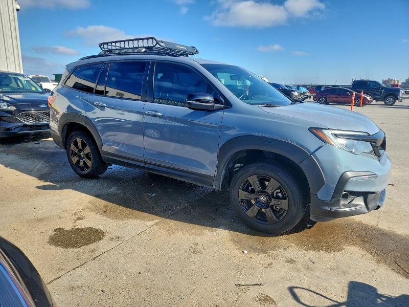 Photo 4 from auction – 2022 HONDA PILOT TRAI with VIN 5FNYF6H88NB083328