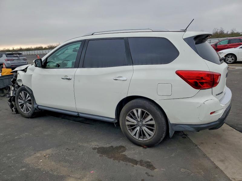 Photo 2 from auction – 2017 NISSAN PATHFINDER with VIN 5N1DR2MN2HC610657