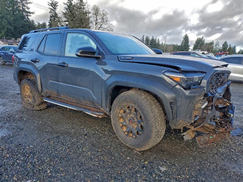 Фото 4 с аукциона – 2025 TOYOTA 4RUNNER LI с VIN JTEVB5BR9S5008981