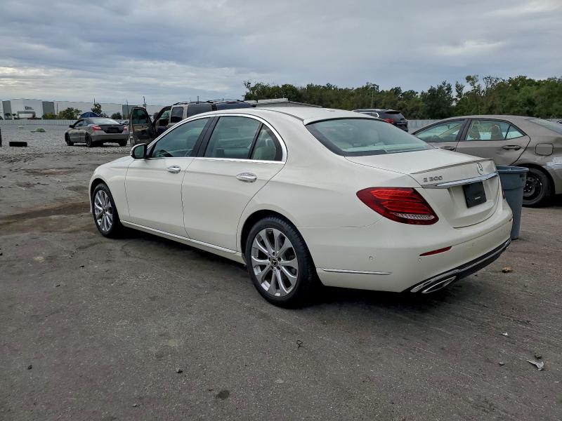 Photo 2 from auction – 2018 MERCEDES-BENZ E 300 with VIN WDDZF4JB8JA414660
