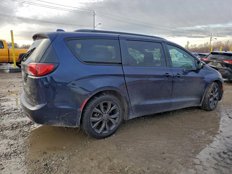 Photo 3 from auction – 2019 CHRYSLER PACIFICA L with VIN 2C4RC1GG8KR526747