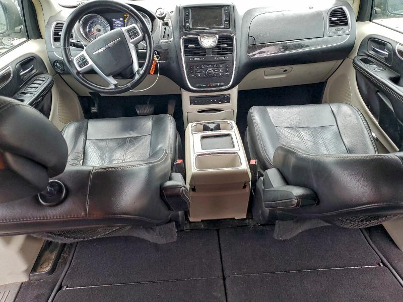 Photo 8 from auction – 2011 CHRYSLER TOWN & COU with VIN 2A4RR8DG4BR712663