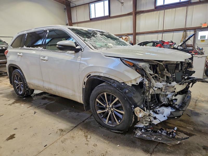 Photo 4 from auction – 2018 TOYOTA HIGHLANDER with VIN 5TDJZRFH3JS535740