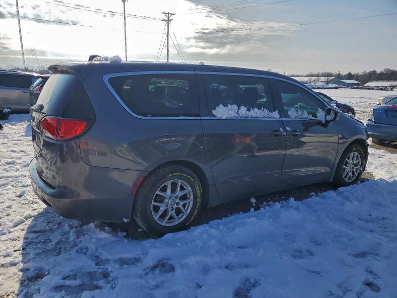 Photo 3 from auction – 2017 CHRYSLER PACIFICA T with VIN 2C4RC1DG8HR521352
