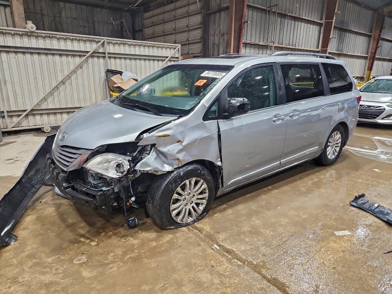 TOYOTA SIENNA 2016 with VIN 5TDYK3DC1GS702886 - Photo from auction