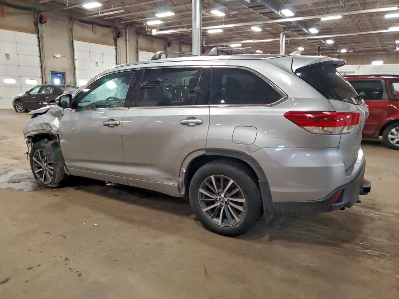 Photo 2 from auction – 2018 TOYOTA HIGHLANDER with VIN 5TDJZRFH7JS827147