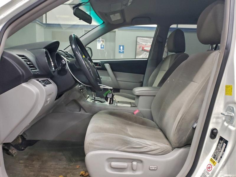 Photo 7 from auction – 2011 TOYOTA HIGHLANDER with VIN JTEBC3EH1B2000687