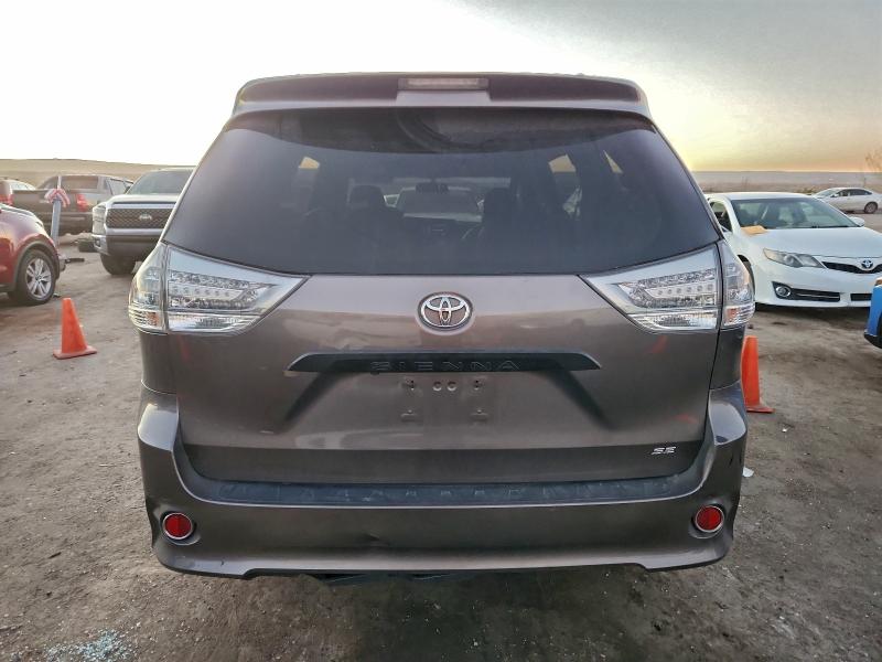 Photo 6 from auction – 2017 TOYOTA SIENNA SE with VIN 5TDXZ3DC8HS846282