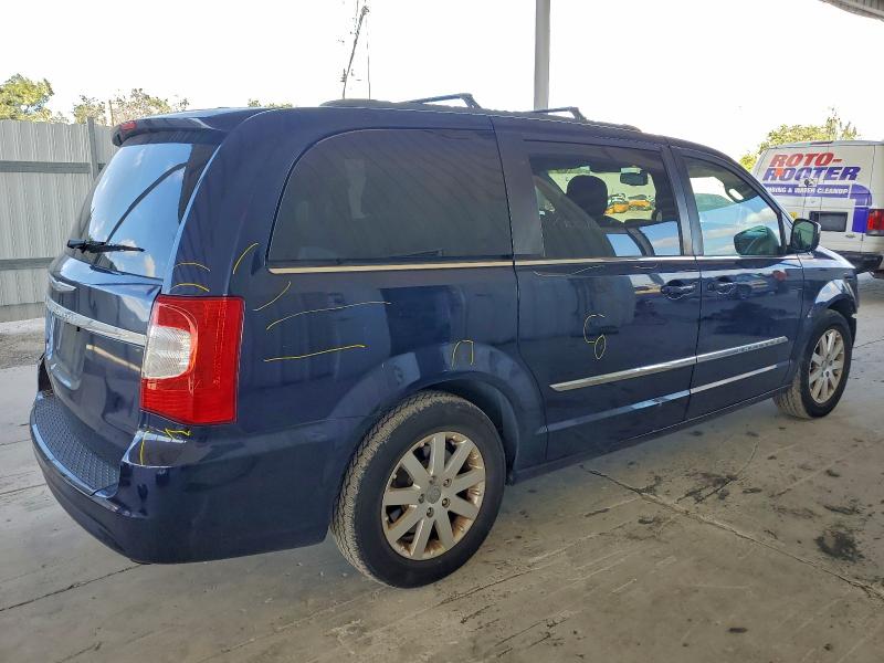 Photo 3 from auction – 2016 CHRYSLER TOWN & COU with VIN 2C4RC1BG3GR111706