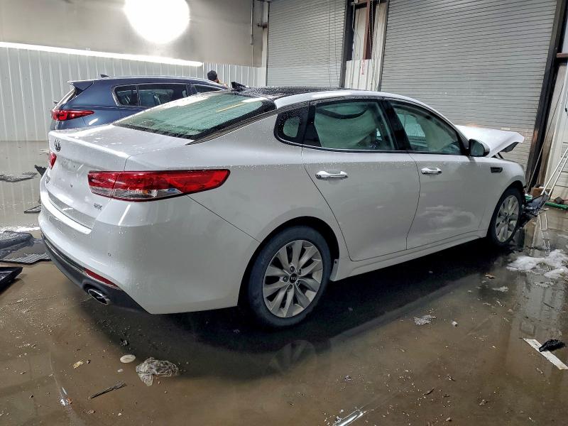 Photo 3 from auction – 2016 KIA OPTIMA EX with VIN 5XXGU4L31GG112301