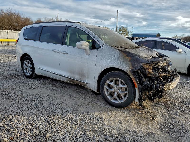 Photo 4 from auction – 2017 CHRYSLER PACIFICA T with VIN 2C4RC1BG2HR831239