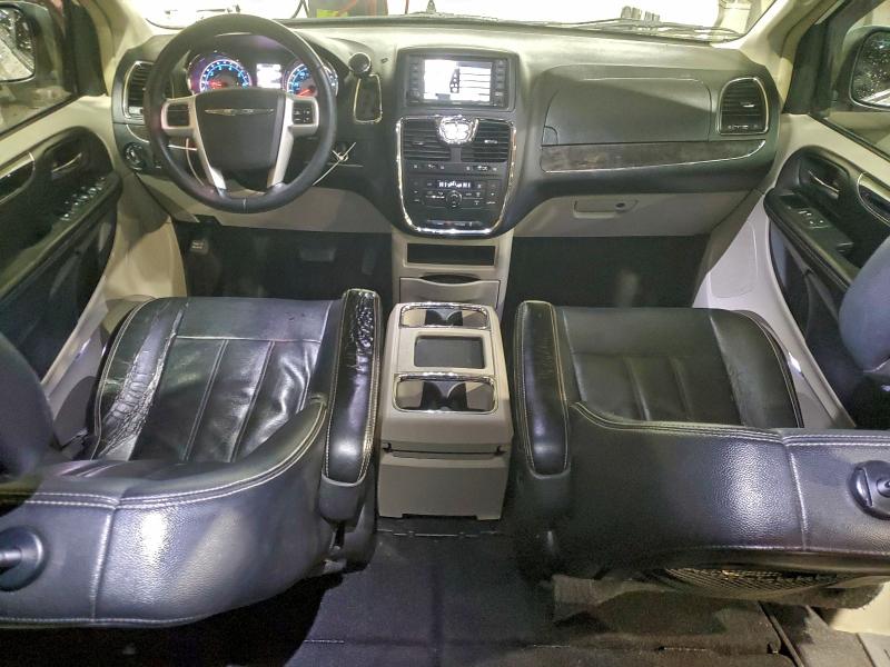 Photo 8 from auction – 2015 CHRYSLER TOWN & COU with VIN 2C4RC1BG1FR726818