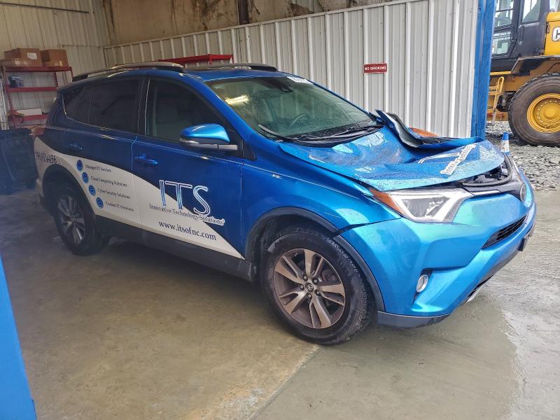 Photo 4 from auction – 2017 TOYOTA RAV4 XLE with VIN JTMWFREVXHJ108729
