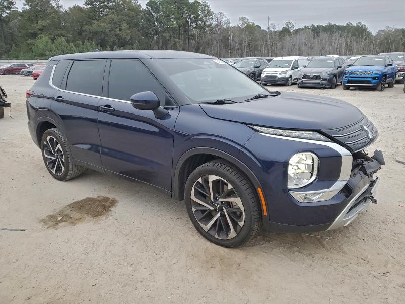 Photo 4 from auction – 2023 MITSUBISHI OUTLANDER with VIN JA4J3UA89PZ047583