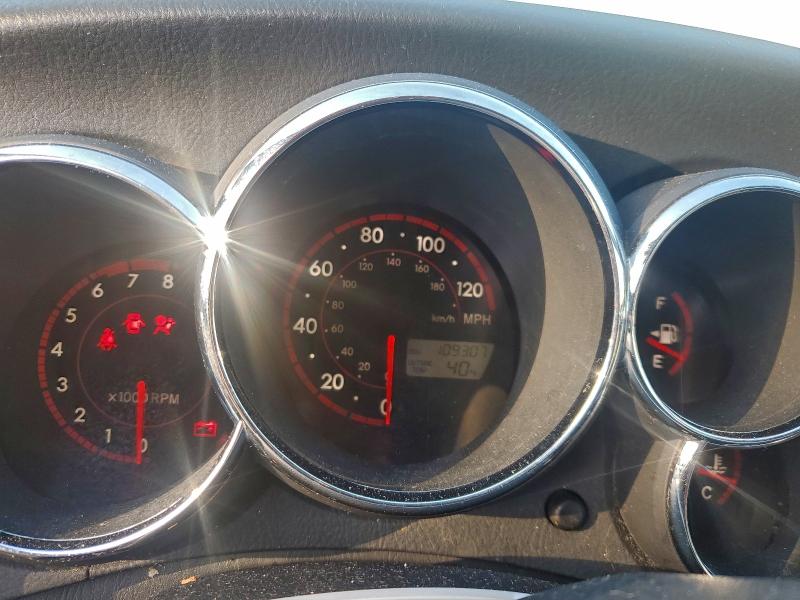 Photo 9 from auction – 2006 TOYOTA MATRIX with VIN 2T1LR32E36C561630