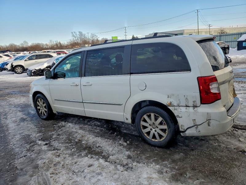 Photo 2 from auction – 2014 CHRYSLER TOWN & COU with VIN 2C4RC1BG9ER314516