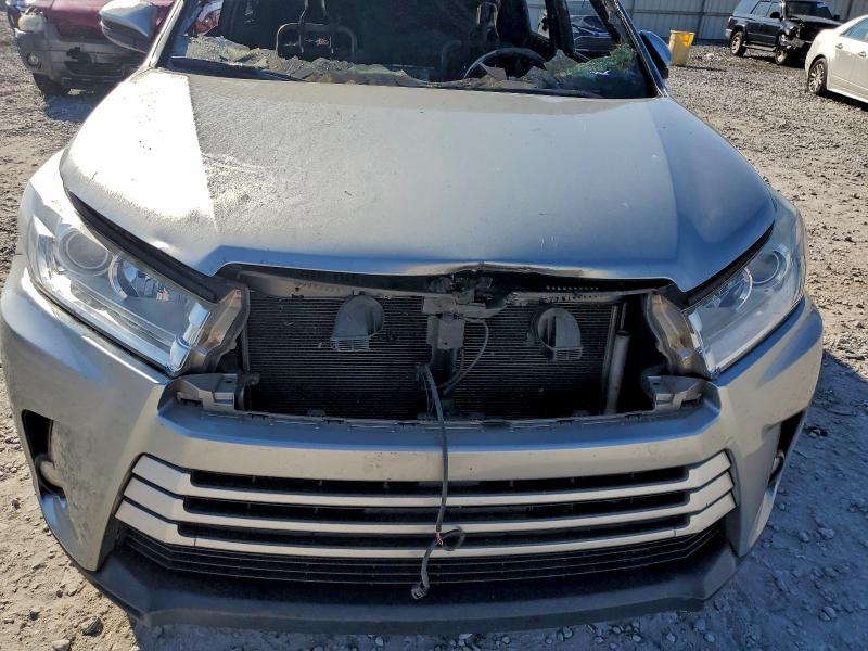 Photo 12 from auction – 2018 TOYOTA HIGHLANDER with VIN 5TDBZRFH9JS909398
