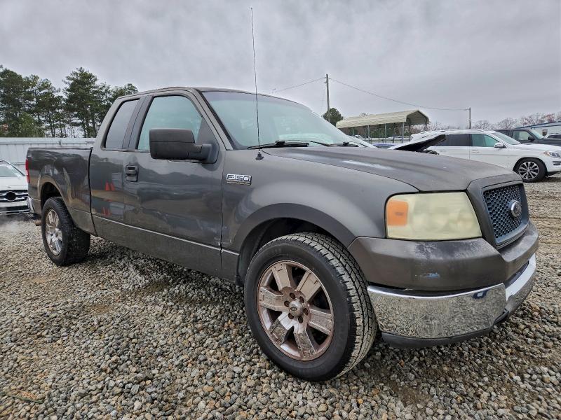 Photo 4 from auction – 2005 FORD F150 with VIN 1FTRX12W05NB39873