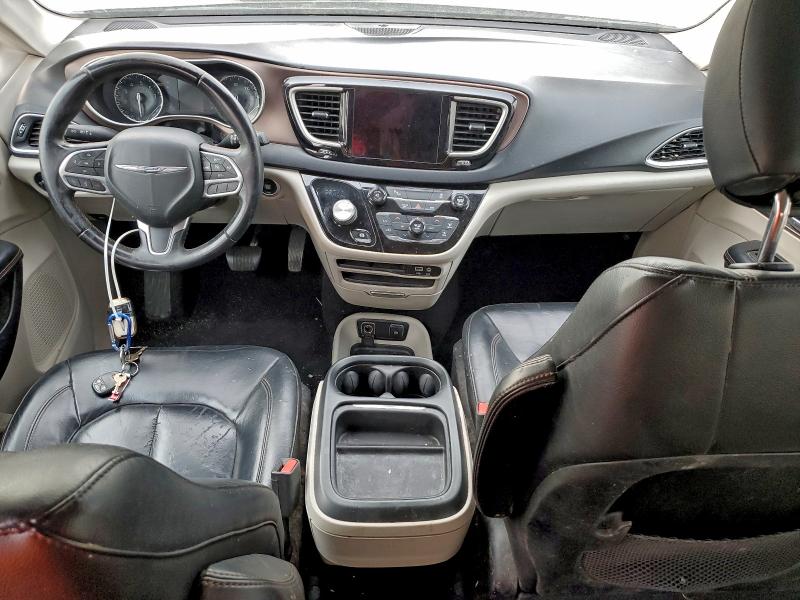 Photo 8 from auction – 2017 CHRYSLER PACIFICA T with VIN 2C4RC1BG9HR532329