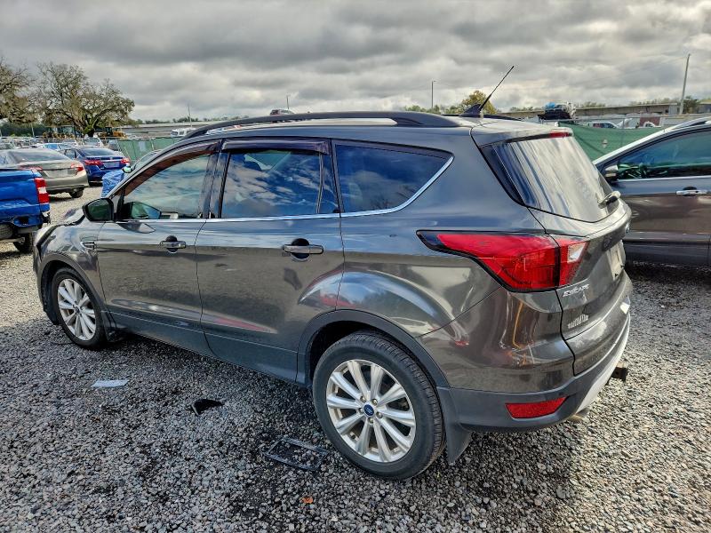 Photo 2 from auction – 2019 FORD ESCAPE SEL with VIN 1FMCU0HD7KUA75259