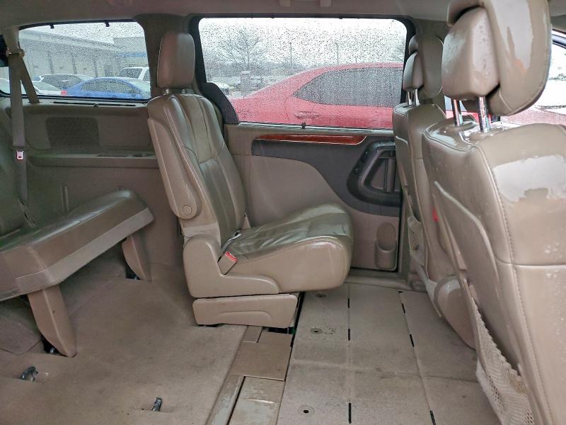 Photo 11 from auction – 2015 CHRYSLER TOWN & COU with VIN 2C4RC1GG0FR716550