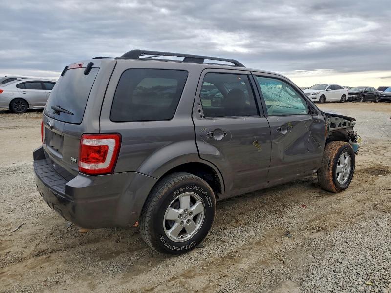 Photo 3 from auction – 2010 FORD ESCAPE XLT with VIN 1FMCU9DG5AKD16055