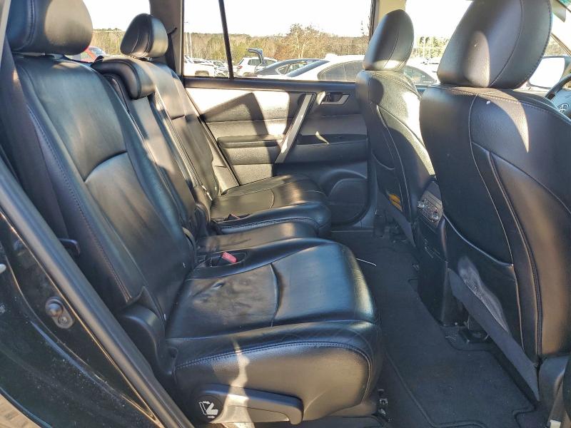 Photo 11 from auction – 2011 TOYOTA HIGHLANDER with VIN 5TDZK3EH7BS029061