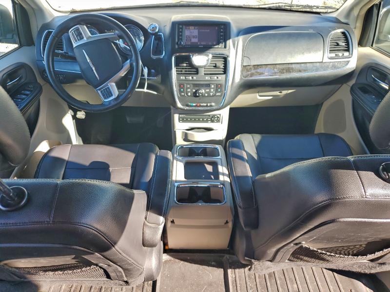 Photo 8 from auction – 2012 CHRYSLER TOWN & COU with VIN 2C4RC1CG4CR170773