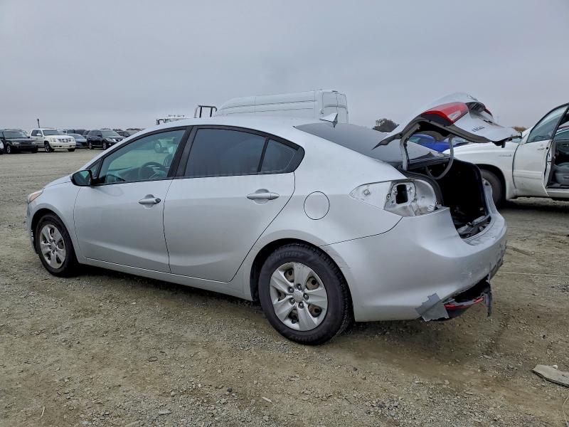 Photo 2 from auction – 2018 KIA FORTE LX with VIN 3KPFK4A74JE182978