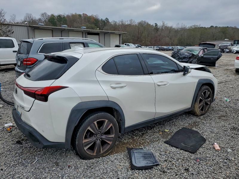 Photo 3 from auction – 2019 LEXUS UX 200 with VIN JTHY3JBH6K2000691