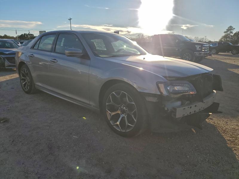 Photo 4 from auction – 2018 CHRYSLER 300 S with VIN 2C3CCABG3JH269678