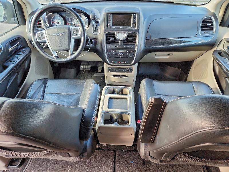 Photo 8 from auction – 2011 CHRYSLER TOWN & COU with VIN 2A4RR8DG2BR683941