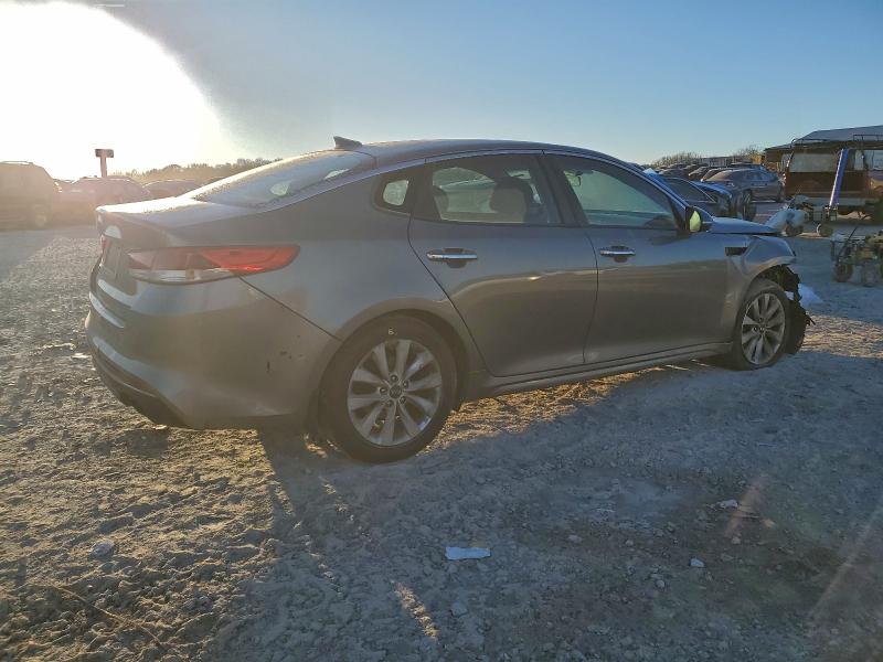 Photo 3 from auction – 2018 KIA OPTIMA LX with VIN 5XXGT4L37JG259684