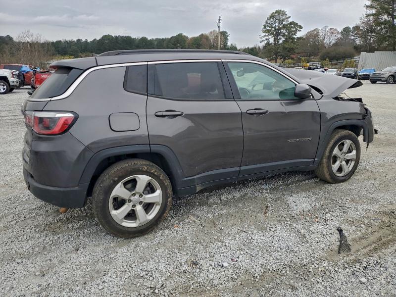 Photo 3 from auction – 2019 JEEP COMPASS LA with VIN 3C4NJCBB7KT652123