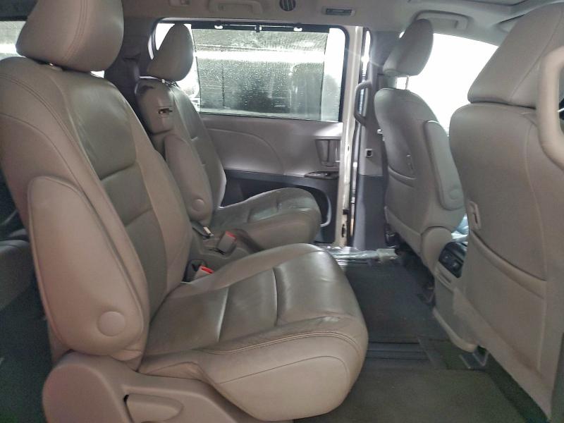 Photo 11 from auction – 2016 TOYOTA SIENNA XLE with VIN 5TDYK3DC6GS744969