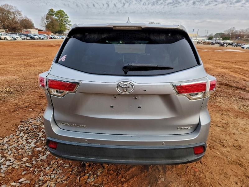 Photo 6 from auction – 2015 TOYOTA HIGHLANDER with VIN 5TDYKRFH7FS049152