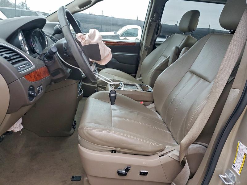 Photo 7 from auction – 2016 CHRYSLER TOWN & COU with VIN 2C4RC1BGXGR260369