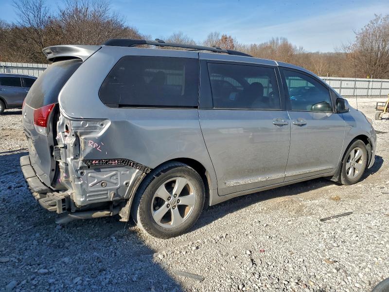 Photo 3 from auction – 2013 TOYOTA SIENNA LE with VIN 5TDKK3DC8DS357745