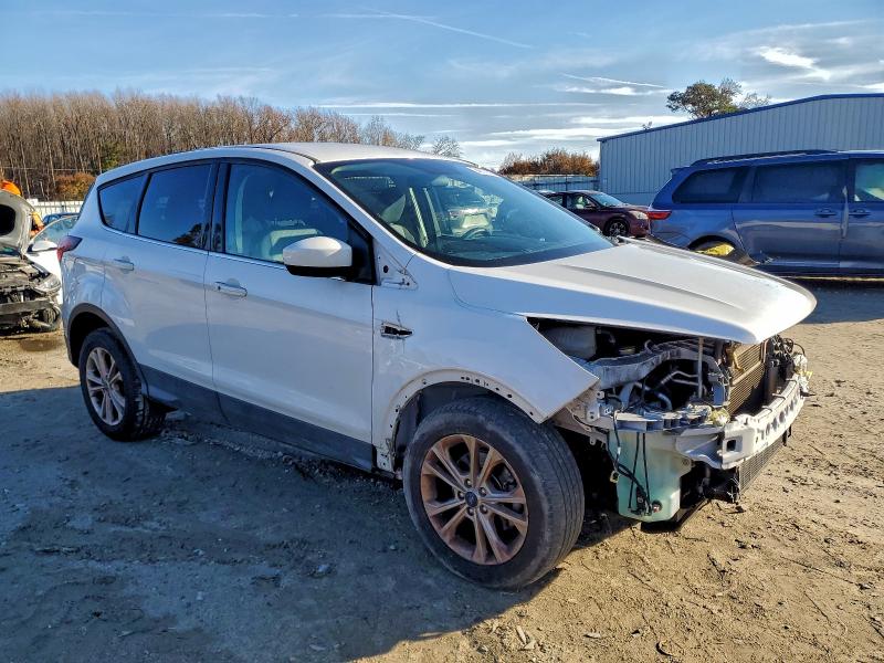 Photo 4 from auction – 2019 FORD ESCAPE SE with VIN 1FMCU0GD9KUA64362