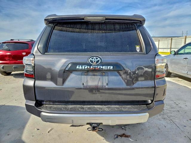 Photo 6 from auction – 2020 TOYOTA 4RUNNER SR with VIN JTEBU5JR3L5806229