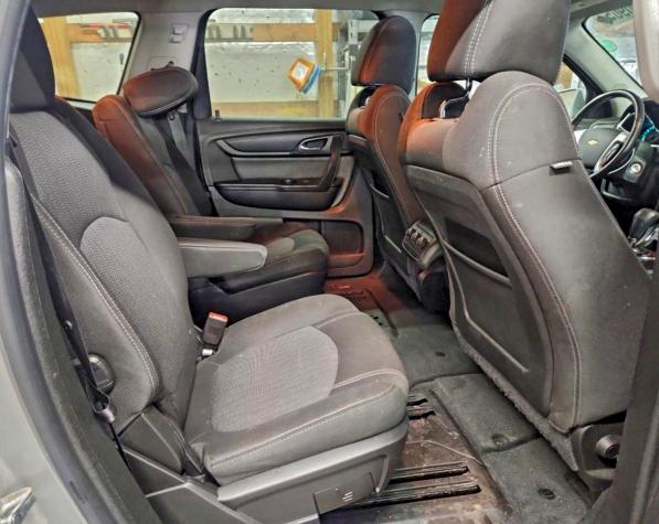 Photo 11 from auction – 2017 CHEVROLET TRAVERSE L with VIN 1GNKRGKD6HJ204354