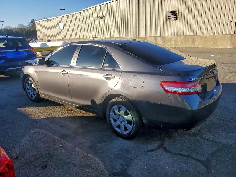 Zdjęcie 2 z aukcji – 2011 TOYOTA CAMRY z VIN 4T4BF3EK2BR211913