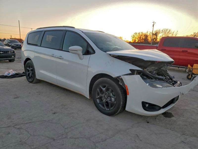 Photo 4 from auction – 2019 CHRYSLER PACIFICA L with VIN 2C4RC1GG9KR569087