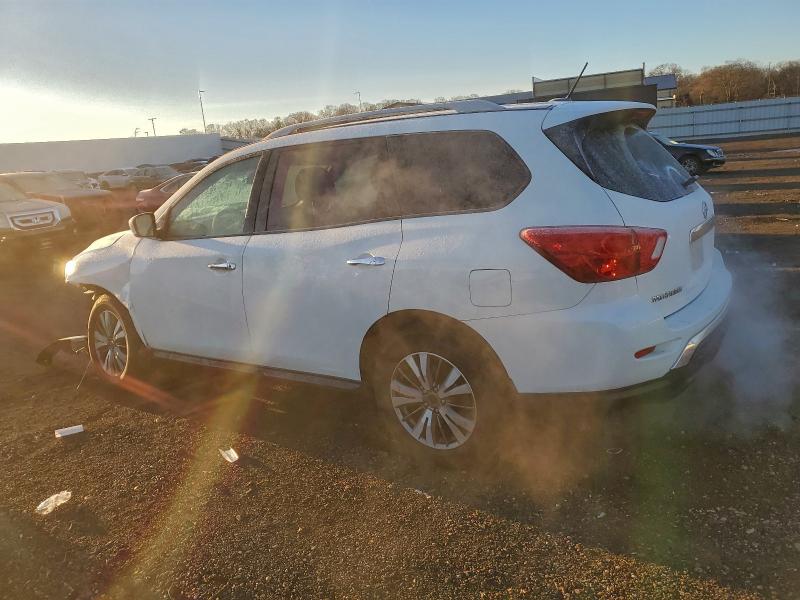 Photo 2 from auction – 2017 NISSAN PATHFINDER with VIN 5N1DR2MN5HC674675