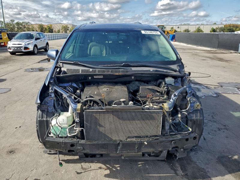 Photo 5 from auction – 2017 TOYOTA SIENNA XLE with VIN 5TDYZ3DC2HS872381