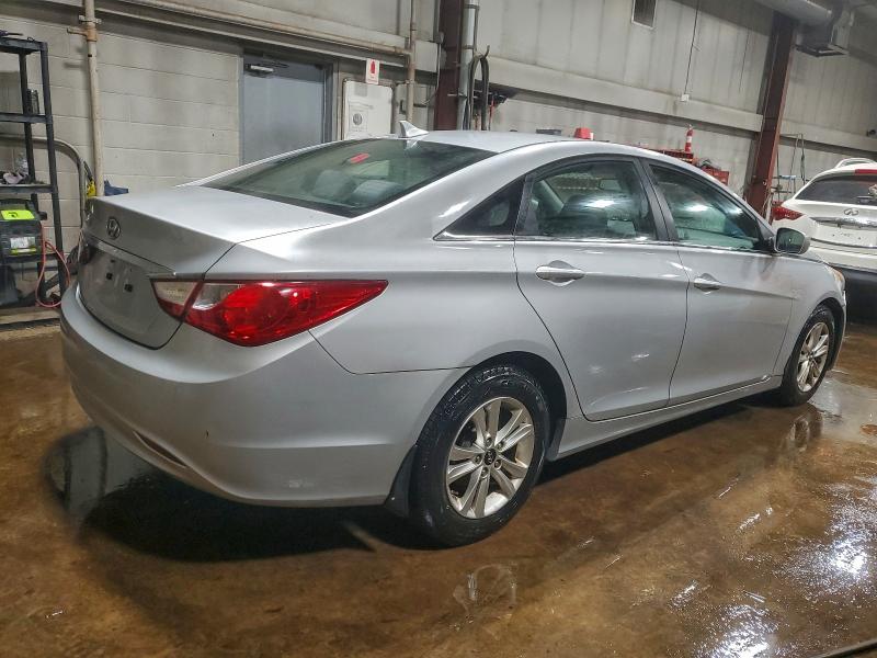 Photo 3 from auction – 2011 HYUNDAI SONATA GLS with VIN 5NPEB4AC1BH100338