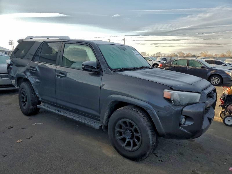 Photo 4 from auction – 2016 TOYOTA 4RUNNER SR with VIN JTEBU5JR2G5361861