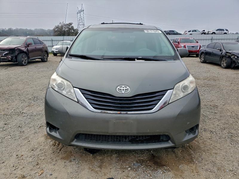 Photo 5 from auction – 2013 TOYOTA SIENNA LE with VIN 5TDJK3DCXDS070970