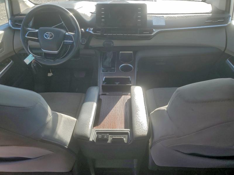Photo 8 from auction – 2021 TOYOTA SIENNA LE with VIN 5TDKSKFC5MS035880