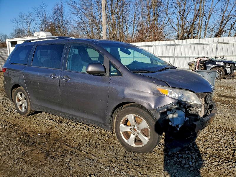 Photo 4 from auction – 2015 TOYOTA SIENNA LE with VIN 5TDKK3DC1FS649580